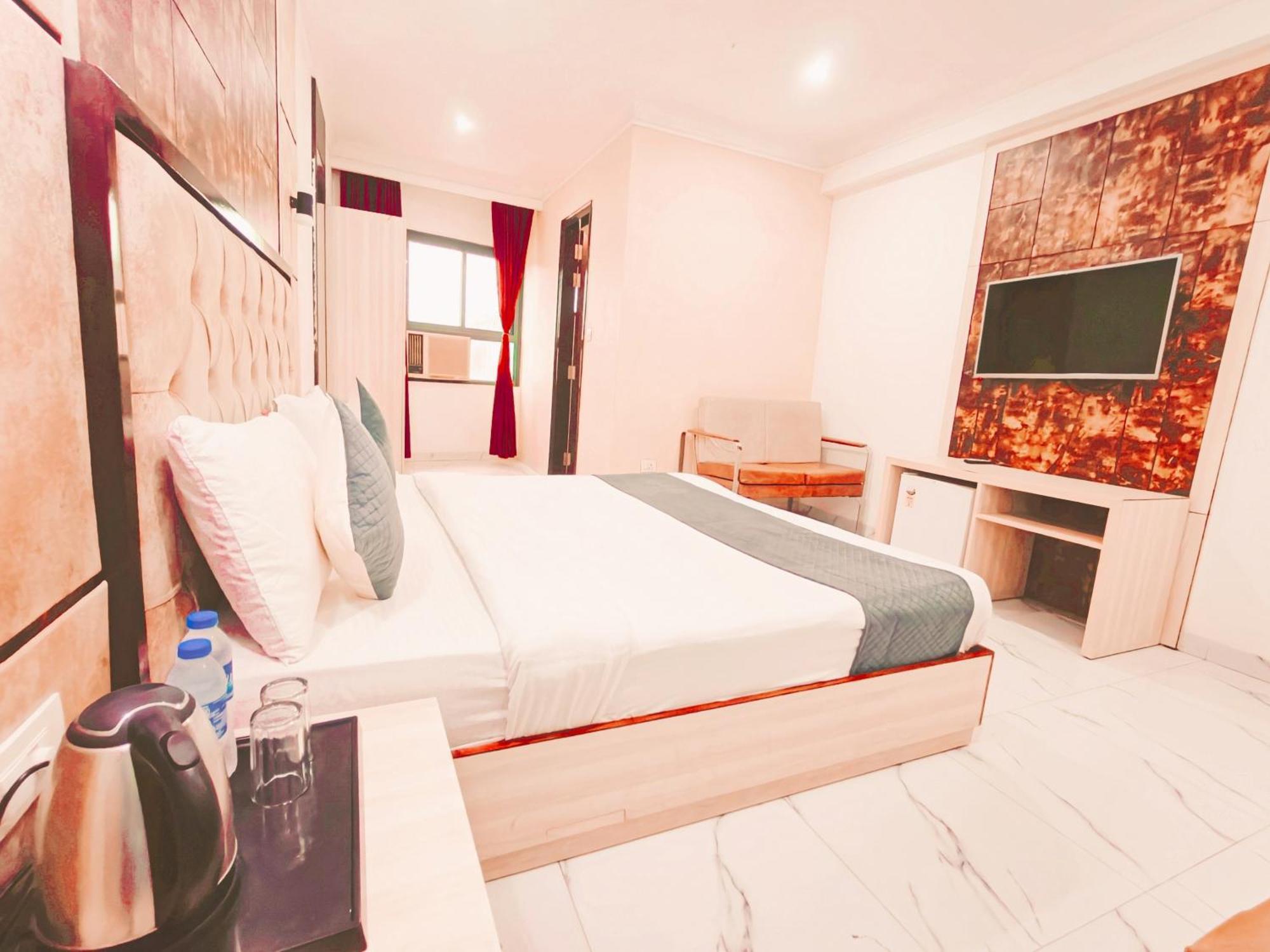 Hotel The Almora By Rs Global Near By Delhi International Airport With - Free Airport Drop New Delhi Exterior photo