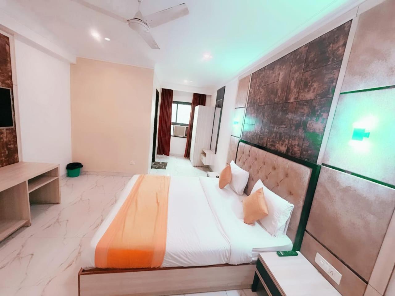 Hotel The Almora By Rs Global Near By Delhi International Airport With - Free Airport Drop New Delhi Exterior photo