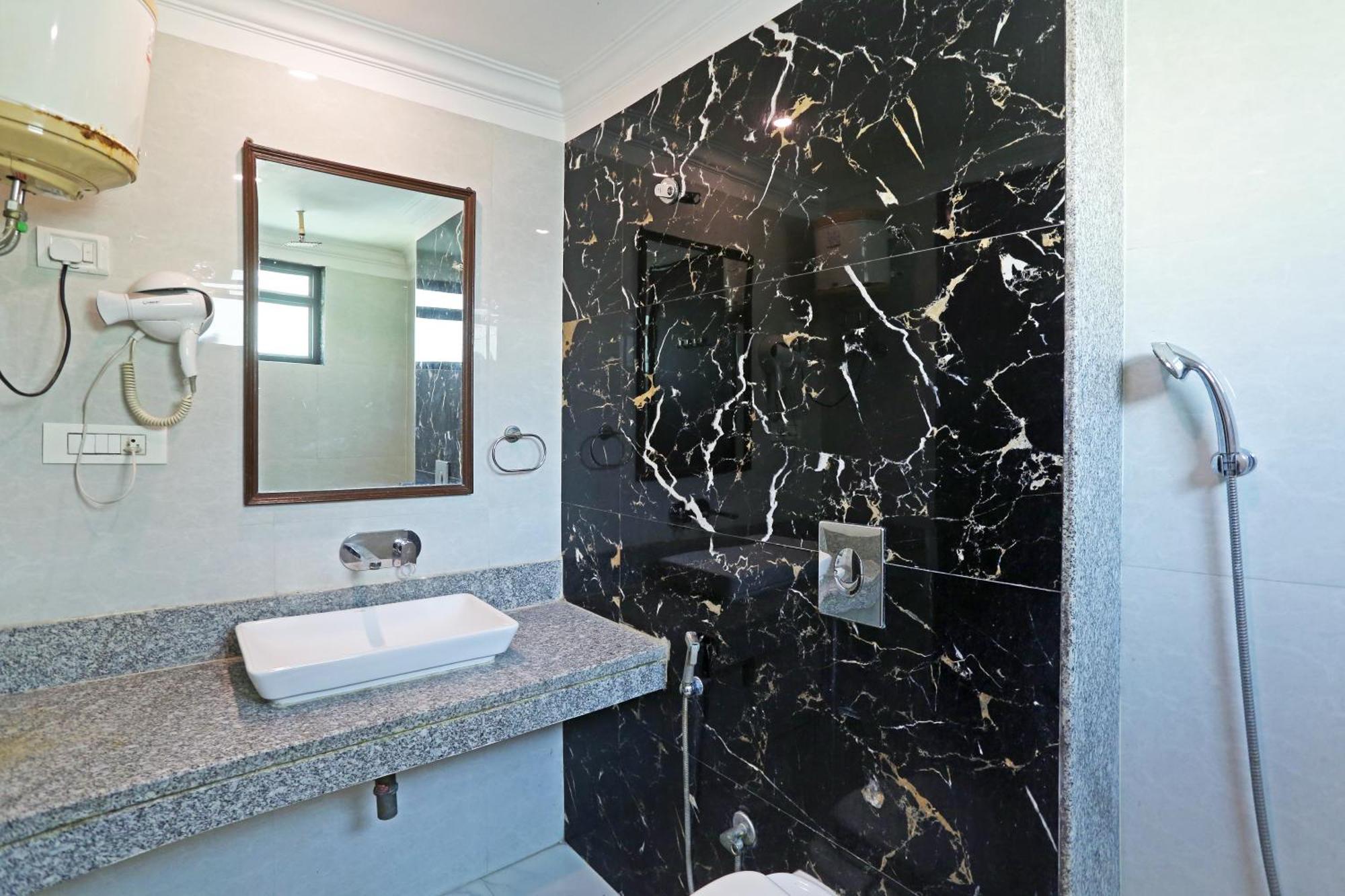 Hotel The Almora By Rs Global Near By Delhi International Airport With - Free Airport Drop New Delhi Exterior photo