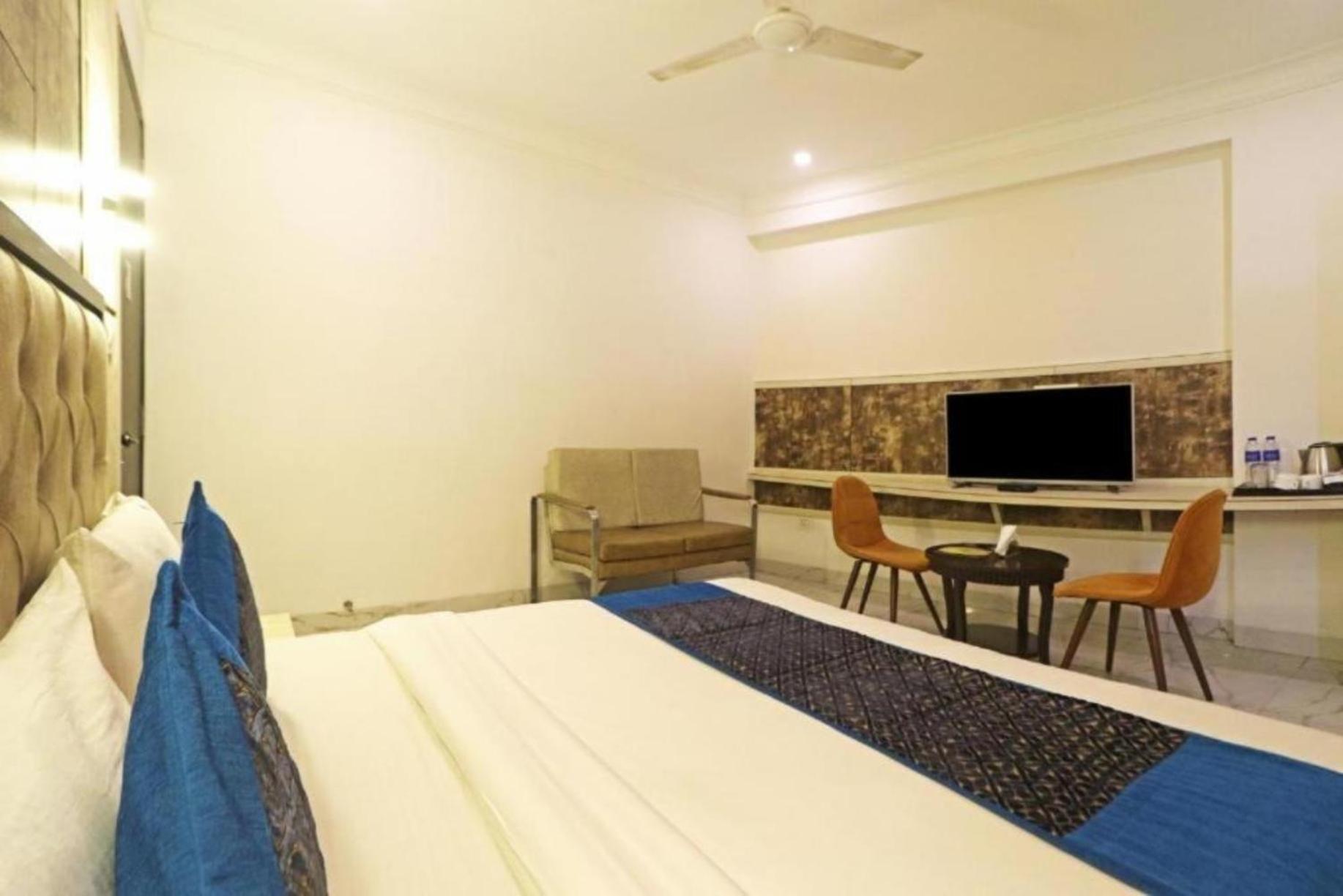 Hotel The Almora By Rs Global Near By Delhi International Airport With - Free Airport Drop New Delhi Exterior photo
