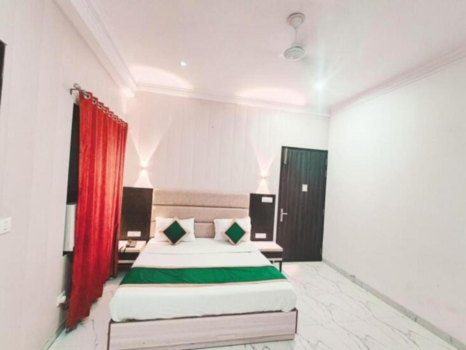 Hotel The Almora By Rs Global Near By Delhi International Airport With - Free Airport Drop New Delhi Exterior photo