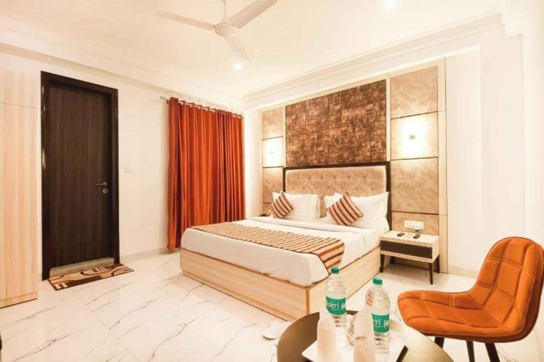 Hotel The Almora By Rs Global Near By Delhi International Airport With - Free Airport Drop New Delhi Exterior photo